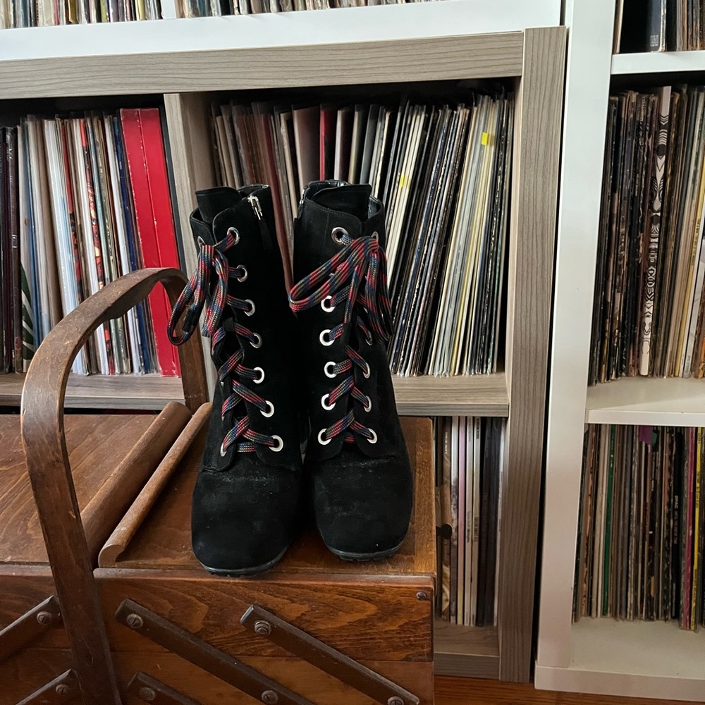 Prada booties lace-up size 38 black
Gently worn. Amazing all around. - Picture 3 of 6